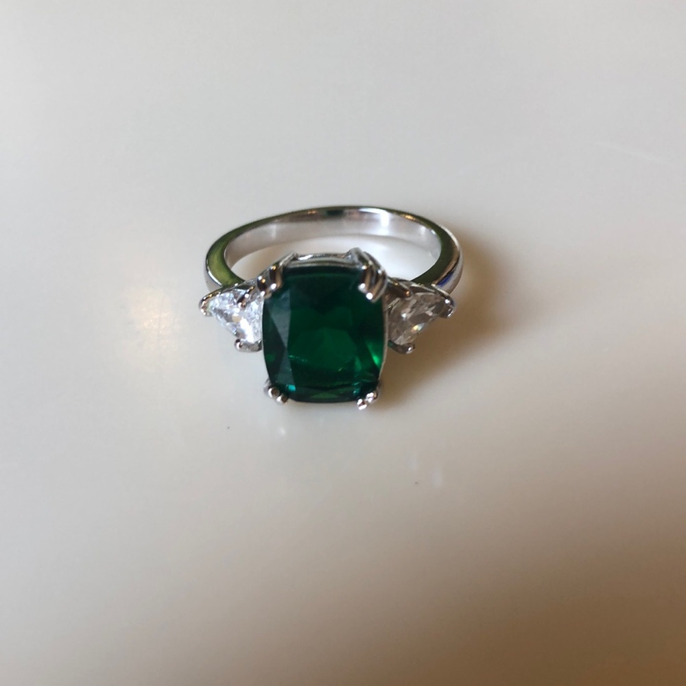 Green, Silver, and White Faux Diamond. Costume Ring. Beautiful piece. Size 8 - Picture 1 of 3
